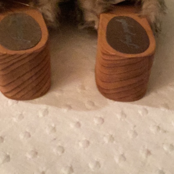 COPY - N N B FREE people, brown blond faux fur platforms block heel wooden sand… - Picture 6 of 9